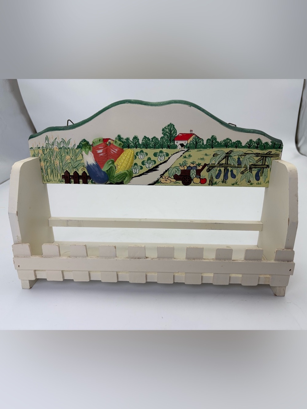 Vintage Farmhouse Vegetable Wall Hanging Shelf in Green, Red, Yellow